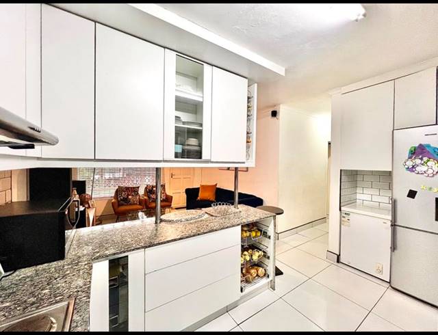 3 BEDROOM TOWNHOUSE FOR SALE IN LINCOLN MEADE